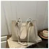 Bolsa Tote Popular de Gran Capacidad Otoño e Invierno 2025 Bolso Cruzado Retro de Hombro Único Bolsa para Estudiantes Universitarios y Viajes Diarios