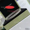 Pulseira com Contas em Ouro 18K Banhado a Ouro V Novo Estilo para Mulheres, Banhada a Ouro 18K e Cheia de Diamantes, Luxo Leve, Versátil e Não Desbota