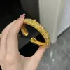 Pulsera de Brocado Flor Dorada Perla para Mujer, Flor Dorada Simulada Tienda de Oro Mismo Estilo Boda Joyería Tres Doros