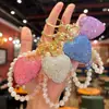 Cadena de Perlas de Alta Gama Hecha a Mano Venta Caliente Transfronteriza Colgante para Bolso de Mujer Exquisito Corazón de Arcilla con Pedrería Llavero al por Mayor