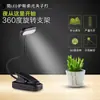 Luminária de mesa portátil com clipe LED para estudantes, ideal para leitura em dormitórios. Funciona com bateria 3A, é compacta, fácil de usar e recarregável via USB.