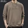 Camiseta Redonda Texturizada de Manga Longa para Homem, Tamanho Grande Solta, Mangas Caídas nos Ombros, Top Bordado com Letra, Novo Estilo Primavera 2026