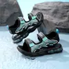 Sapatos Infantis 2026 Estilo Verão Sandálias Infantis Meninos Crianças Médias e Grandes Solado Macio Sapatos de Praia Sandálias Esportivas Casuais para Exterior