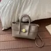 Bolsos Retro de Moda Invierno 2025 Nuevo Estilo Bolso Cruzado Texturizado para Mujer Bolso de Mano de Moda para el Trabajo Elegante Bolso Cuadrado Pequeño