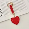 Llavero de Corazón de Diamante Completo de Venta Caliente Cross Colgante de Bolso de Corazón de Melocotón con Pedrería Llavero de Coche Personalidad de Moda Colgante