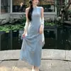 Cheongsam azul sem mangas para mulheres, novo estilo chinês 2026, adequado para uso diário e trabalho, corte justo, acinturado, jovial, decote baixo