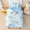 Conjunto de cama de três peças de algodão puro 60S com estampa digital de desenho animado, classe A, para volta às aulas, berçário, para cochilo de bebê