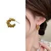 Brincos de Tarraxa Geométricos Tecidos Vintage Banhados a Ouro para Mulheres, Moda Minimalista de Nicho Europeia e Americana, Brincos Versáteis com Personalidade