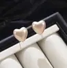 Versátiles pendientes de alta gama en forma de corazón para mujer, nuevo estilo popular, temperamento de alta gama para otoño e invierno, pendientes de aguja de plata de ley con corazón rojo
