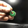 Colgante de Jade Malayo, Verde Esmeralda Oro Incrustado Jade Forma de Gota de Agua Columna de Dragón Hebilla de Paz Colgante de Jade Suministro de Regalo Mayorista Jade y Artículos de Jade