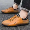 Nuevos Zapatos para Hombre Otoño Slip-On Tenis Casuales Estilo Coreano Piel Suela Suave Zapatos Versátiles Tendencia Zapatos Forrest Gump para Hombre Venta al por Mayor