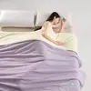 O mesmo edredom de resfriamento de verão com controle de temperatura usado no Hotel Atour Pro Deep Sleep, um edredom de resfriamento de verão ultrafino