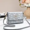 Nova Bolsa Transversal com Tampa Flip 2026 com Estampa de Letras, Bolsa Quadrada Pequena, Estoque de Fábrica, Dropshipping de Peça Única, Bolsa de Ombro Feminina Versátil