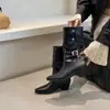 Botas apiladas de gamuza estilo retro para mujer, nuevo modelo otoño e invierno 2026, versátiles con decoración de hebilla, botas de montar que aumentan la altura, botines