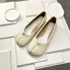 Zapatos coreanos retro de nicho con punta dividida tipo pata de cerdo, zapatos planos bajos, zapatos de talla grande, zapatos de diseñador, zapatos de exportación