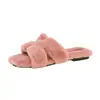 Chinelos peludos femininos de sola reta, tipo slip-on, para usar ao ar livre, nova moda outono e inverno 2026, versáteis, de pelúcia, casuais, com dedos à mostra, de algodão