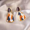 Pendientes de Clip Elegantes y Versátiles para Mujeres Sin Perforaciones, Adecuados para el Viaje Diario, con un Toque de Lujo Ligero de Alta Gama, Diseño Triangular
