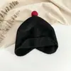 Gorro de Invierno para Niños Versión Coreana Lindo de Felpa que Protege las Orejas con Pompón de Dibujos Animados Resistente al Viento Cálido Gorro de Cazador Moderno Versátil