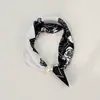 Bufanda Pequeña de Seda Estilo Nuevo con Hebilla Magnética Perezosa y Tacto de Alta Gama, Cadena de Perlas para Clavícula para Mujer, Bufanda Pequeña con Elemento de Carruaje de Lunares Paisley
