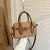 Bolso de gamuza para mujer, nuevo modelo de otoño 2026, bolso de mano vintage de alta gama para el día a día, exquisito bolso de hombro y cruzado