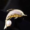 Moda coreana pérola de água doce golfinho de zircão broche elegante atmosfera masculina broche roupas terno acessórios