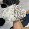 Liquidación de Invierno Gorro de Punto Forrado de Lana Otoño-Invierno Que Hace que la Cara Parezca Más Pequeña, Gorro para Cabeza Grande que Protege los Oídos, Gorro Versátil para Mujer, Artículo Único