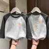 Camiseta Interior de Manga Larga con Cuello Redondo, Patchwork de Felpa, Nuevo Estilo Otoño/Invierno 2026 para Niños Medianos y Grandes, Top Base Cepillado