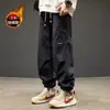 Calças de trabalho masculinas para outono e inverno, forradas com fleece, marca moderna estilo americano, calças jogger de corte solto, calças compridas casuais masculinas estilo japonês para o outono