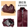 Bolso Vintage para Mujer Bolso Tote de Moda Versátil Remache Sentido de Alta Gama Gran Capacidad Hombro Portátil Axila Cruzado Viajero