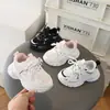 Zapatos de Malla Transpirables tipo "Dad Shoes" para Niños 2026 Primavera Nuevos Estilo Coreano Ligeros de Moda Deportivos para Niñas Venta al por Mayor