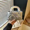 Bolsa pequena super popular para mulheres, novo modelo de verão 2026, bolsa de ombro de alta qualidade com padrão de diamante, bolsa transversal para o dia a dia