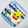 Comercio exterior artículo original de dibujos animados terciopelo cortado borde sobre raspado fondo estampado absorbente sin pelusa cuadrado pequeño toalla toalla para babas