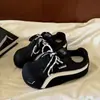 Zapatillas de entrenamiento alemanas de suela gruesa para mujer que aumentan la altura, nuevas zapatillas casuales blancas versátiles de verano 2026