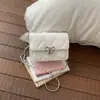 Bolsa feminina de corrente, versão coreana, nova moda verão 2026, bolsa quadrada pequena casual com personalidade, bolsa transversal de ombro simples e moderna