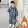 Conjunto de Sudadera y Pantalones para Niños 2470 Otoño Invierno 2026 Nuevo Estilo Estilo Coreano Espesado para Niños Manga Larga Bebé Deportivo Conjunto de Dos Piezas