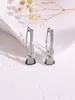 Lujo Ligero y Sensación de Alta Gama, Pendientes de Cobre Incrustados con Circonita para Mujer, Diseño Simple, Pendientes Versátiles, Modernos y Únicos, Transfronterizo