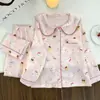 Nuevo Estilo de Primavera y Otoño para Niñas, Manga Larga, Pantalón Largo, Dibujos Animados, Ropa de Casa Cómoda con Cuello de Muñeca y Diseño de Algodón Nube, Conjunto Padre-Hijo