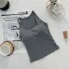 Nuevo top de tirantes acanalado cálido de otoño e invierno, color liso, con sujetador incorporado, versátil para usar en capas o solo