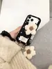 Capa de Celular de Veludo com Flor 3D para iPhone 18 Pro Max Apple 17 Cordão 16/15 Pro Coreana Anti-queda