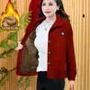 Casaco de veludo cotelê quente com forro de fleece para venda por atacado para mulheres, outono e inverno, à prova de frio, espessado, para mães de meia-idade e idosas, vestuário feminino, transfronteiriço