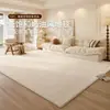 Alfombra tipo crema nuevo estilo para sala de estar color sólido alfombra de noche para dormitorio sensación de alta gama lavable con toallitas engrosada tapete para piso de sofá