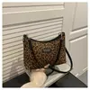 Bolso de Hombro Retro con Estampado de Leopardo de Alta Gama Transfronterizo Otoño e Invierno 2025 Nuevo Bolso Versátil Casual para el Brazo Bolso Cruzado de Nicho