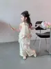 Conjunto Feminino Novo Estilo Chinês Verão 2025 Novo Estilo Infantil Vestido de Verão Retrô Conjunto de Duas Peças com Fivela e Renda para Bebê