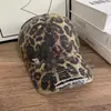 Boné de Baseball Estampado de Leopardo Retro Fashion para Mulheres, Novo Tendência Versátil de Primavera, Boné de Alta Qualidade que Faz o Rosto Parecer Menor
