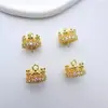 Cor de Longa Duração Coroa de Palácio Retrô Banhada a Ouro Inlaid com Zircônia Pingente Porta-Chapéu de Pérola DIY Brincos Borla Acessórios de Joalheria