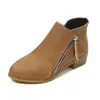 Botas Martin Europeias e Americanas Transfronteiriças Botas Curtas de Couro para Tornozelo Outono Zíper Lateral Comércio Exterior Com Tamanhos Grandes Baixo Estilo Europeu e Americano Robusto Atacado Tamanhos Grandes
