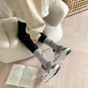 Calcetines Zhuji para hombre, desodorantes, absorbentes de sudor, calcetines de media pantorrilla para Primavera y Otoño, calcetines de la tendencia ins coreana con letra P, medias para deportes de invierno