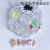 Caja de Flor de Ciruelo con Lazos de Perla, Flores de Dibujos Animados, Pedrería Mixta para Uñas, Decoraciones Brillantes para Uñas, Decoraciones Mixtas al por Mayor