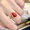Colgante de Collar de Espino Confitado Doble Cara con Esmalte Anillo Retro Pendientes Rojos con Incrustaciones de Diamantes para Mujer de Gama Alta Estilo Chino Nuevo