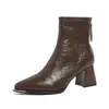 Botas de tornozelo femininas de salto alto, salto grosso, bico fino, zíper traseiro, nova coleção outono/inverno 2026, versáteis e estilosas, salto médio, botas estilo Martin
